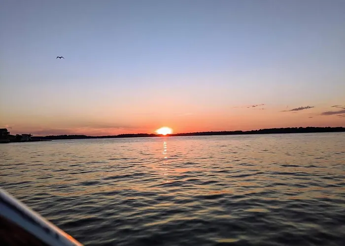 The Blue Sapphire 3br 3ba Luxury Lakefront On Mineola Bay Stunning Views On Chain O Lakes Fox Lake
