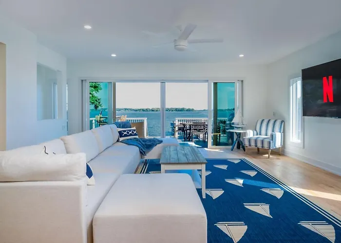 The Blue Sapphire 3br 3ba Luxury Lakefront On Mineola Bay Stunning Views On Chain O Lakes