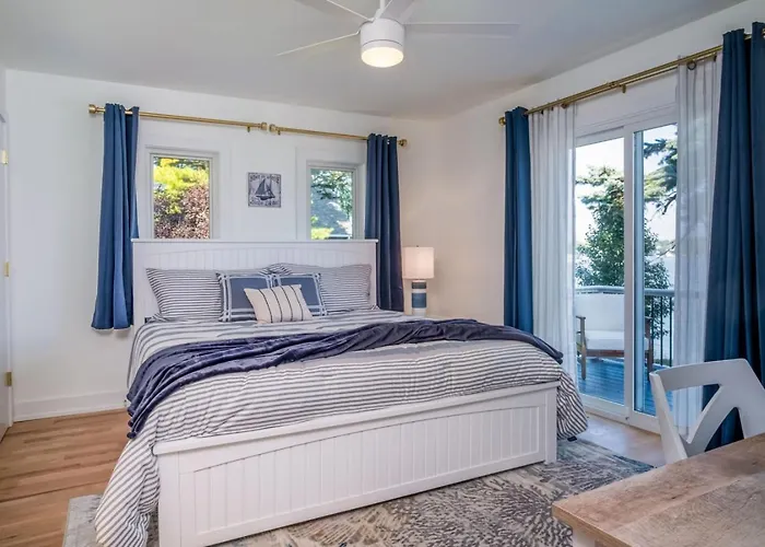The Blue Sapphire 3br 3ba Luxury Lakefront On Mineola Bay Stunning Views On Chain O Lakes * Fox Lake
