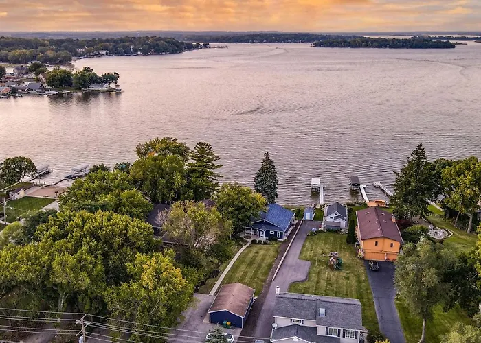 The Blue Sapphire 3br 3ba Luxury Lakefront On Mineola Bay Stunning Views On Chain O Lakes * Fox Lake