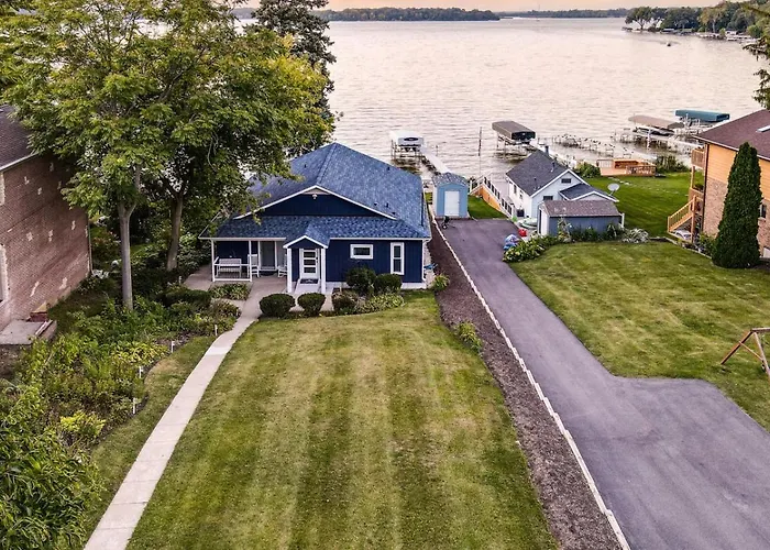 Hébergement de vacances The Blue Sapphire 3br 3ba Luxury Lakefront On Mineola Bay Stunning Views On Chain O Lakes *
