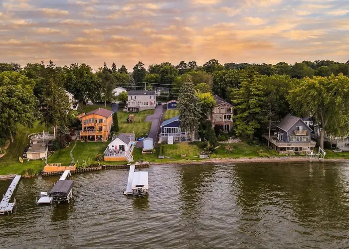 Hébergement de vacances The Blue Sapphire 3br 3ba Luxury Lakefront On Mineola Bay Stunning Views On Chain O Lakes *